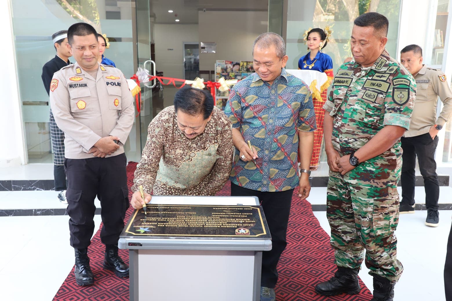 Gedung Layanan Perpustakaan di Polman Diresmikan