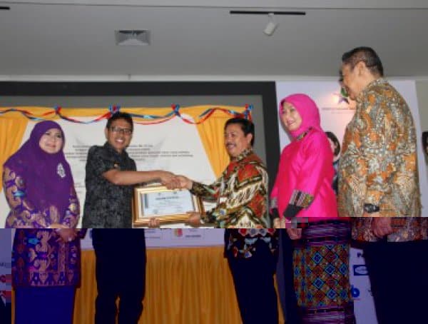 Perpustakaan Nasional RI Menganugerahi Gubernur Sumbar sebagai Tokoh Literasi Nasional