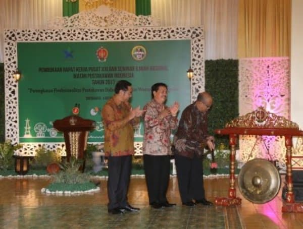 Rapat Kerja Pusat XXI & Seminar Ilmiah Nasional IPI 2017: Pustakawan Berperan Mencerdaskan Kehidupan Bangsa