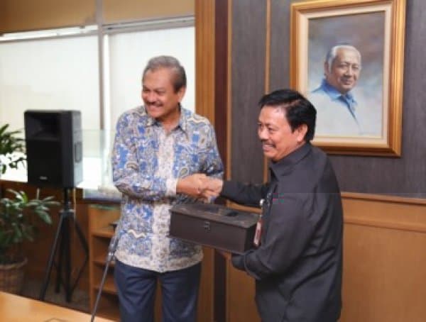 Yayasan Damandiri Serahkan Kompilasi Pidato HM Soeharto kepada Perpusnas