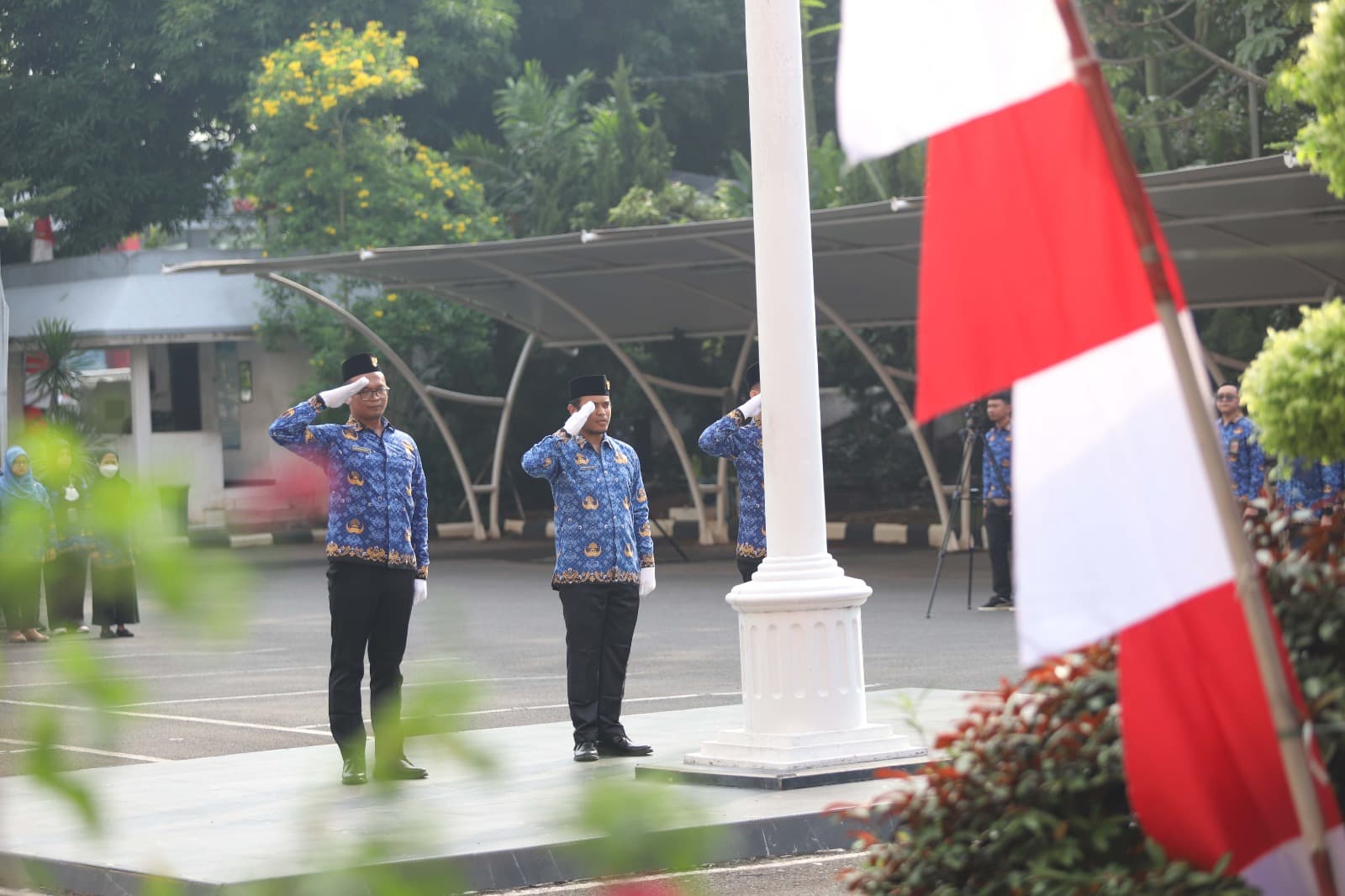 Semangat Kepahlawanan Masa Kini, Mengatasi Kemiskinan & Kebodohan