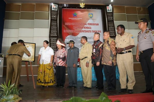 Safari Gerakan Nasional Pembudayaan Kegemaran Membaca : Pencanangan Gerakan Teluk Bintuni Membaca oleh Bupati Teluk Bintuni 