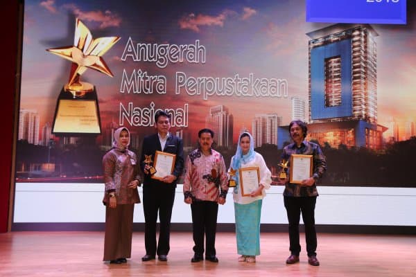 Anugerah Mitra Perpustakaan 2018 :Untuk Tiga Pihak yang Patuh UU KCKR