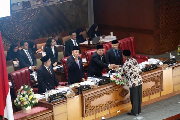 Rapat Paripurna Ke-9 DPR-RI: Seluruh Fraksi dan Pemerintah Menyetujui  untuk Mengesahkan RUU SSKCKR