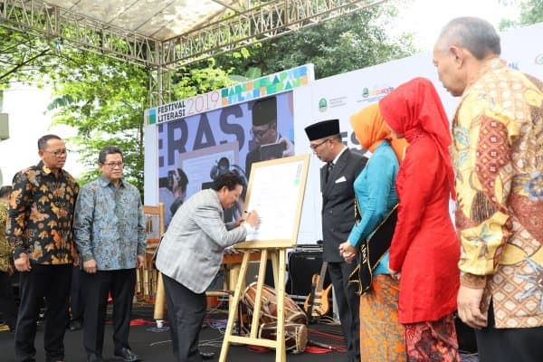 Jawa Barat Gelar Festival Literasi Habis Gelap Terbitlah Terang