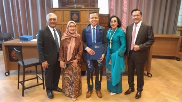 Menghadiri Upacara Wisuda Program Master Degree Mayor (AU) Mahendra di Leiden