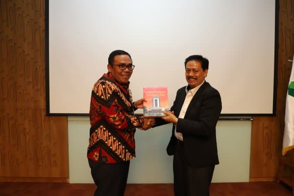 Bupati Pekalongan Kagumi Megahnya Perpustakaan Nasional