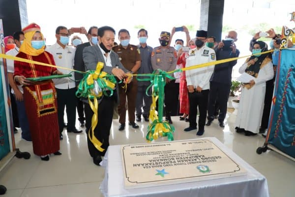 Kepala Perpusnas Resmikan Gedung Perpustakaan Kabupaten Bombana