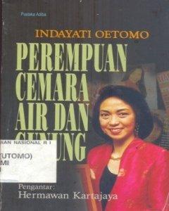 Indayati Oetomo : perempuan cemara, air dan gunung : (sebuah novel biografi : kilas balik catatan penting di balik kursi kepemimpinan "John Robert Powers" Surabaya) 